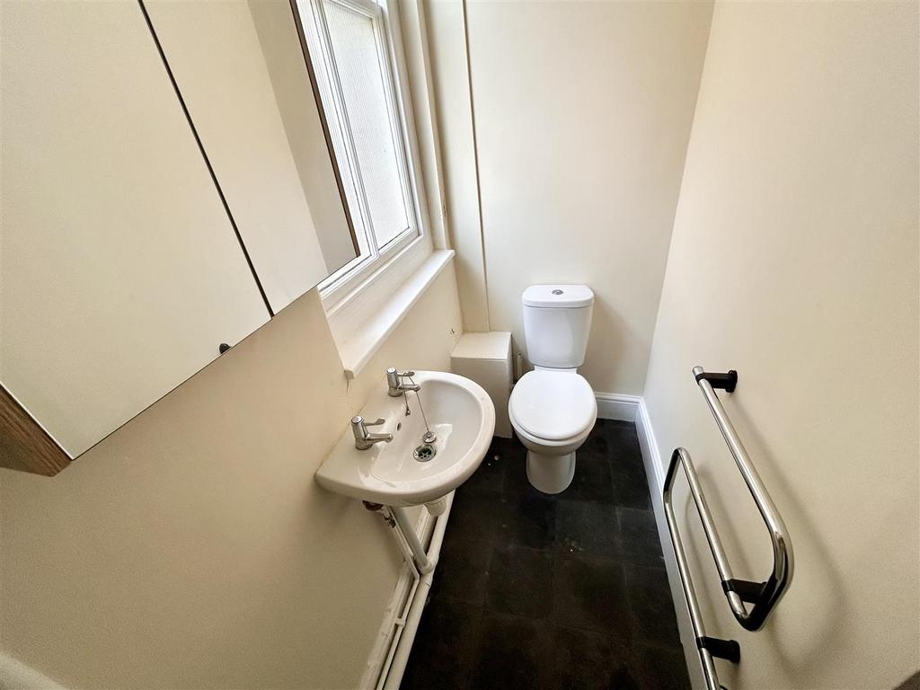 Toilet 24'.jpg