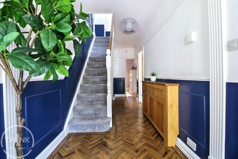 4 bedroom detached house for sale, Taverham Road, Taverham NR8