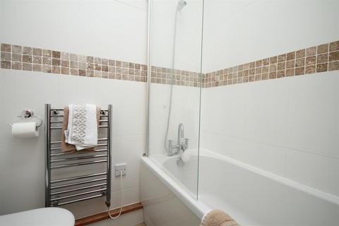 2 bedroom flat for sale, Apt 8 Baines House, 2A Cheltenham Mount