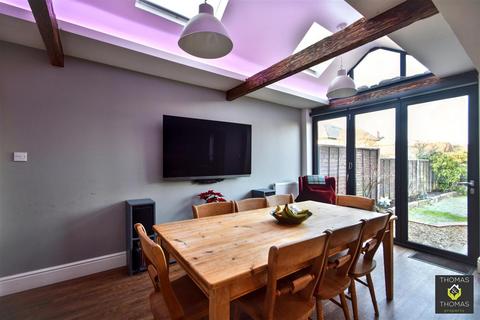 4 bedroom semi-detached house for sale, Elmbridge Road, Gloucester