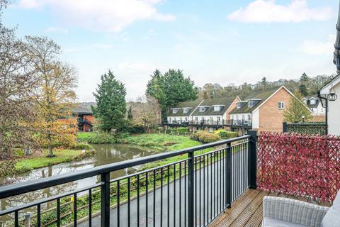 4 bedroom semi-detached house for sale, Alderbank Drive, Surrey GU7