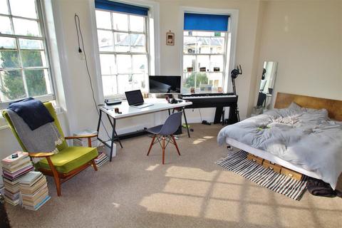 Studio to rent, Lansdowne Place, Hove
