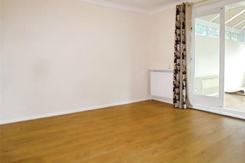 3 bedroom bungalow to rent, Redhatch Drive, Reading RG6