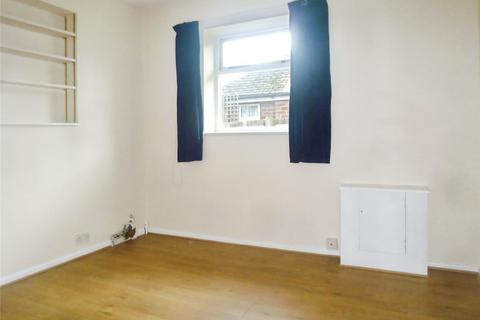 3 bedroom bungalow to rent, Redhatch Drive, Reading RG6