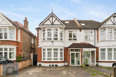 5 bedroom semi-detached house to rent, Blake Hall Crescent, Wanstead