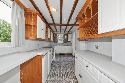 5 bedroom semi-detached house to rent, Blake Hall Crescent, Wanstead