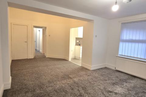 2 bedroom flat to rent, Whitehall Road, Gateshead NE8