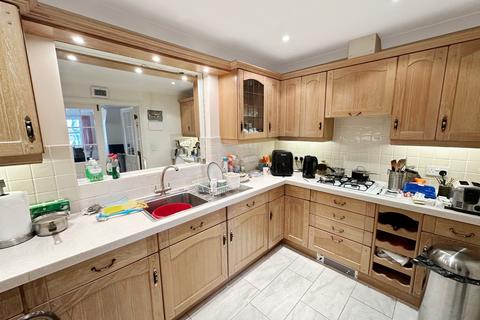 2 bedroom flat for sale, Regent House, 421 Lymington Road, Highcliffe, Dorset. BH23 5EP