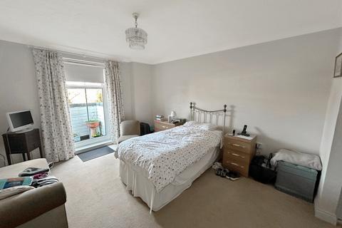 2 bedroom flat for sale, Regent House, 421 Lymington Road, Highcliffe, Dorset. BH23 5EP