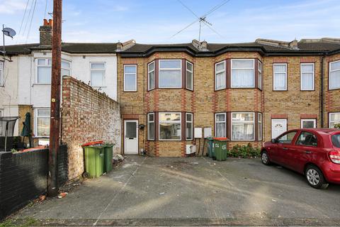 3 bedroom terraced house to rent, Church Road, london E12