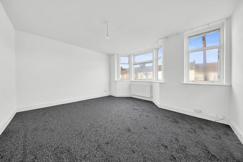 3 bedroom terraced house to rent, Church Road, london E12