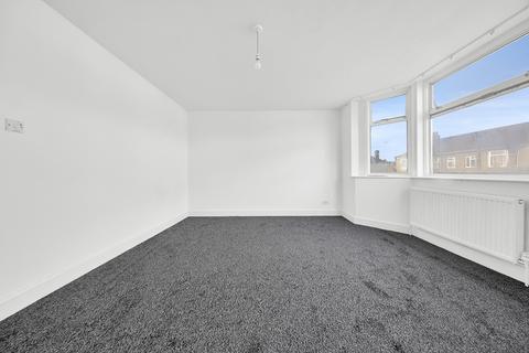 3 bedroom terraced house to rent, Church Road, london E12