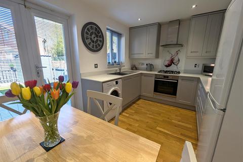 2 bedroom terraced house to rent, Clowbeck Court, Darlington