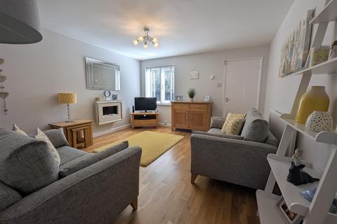 2 bedroom terraced house to rent, Clowbeck Court, Darlington
