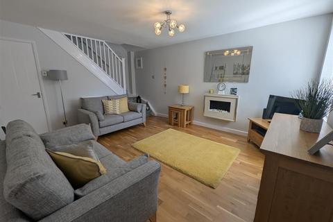 2 bedroom terraced house to rent, Clowbeck Court, Darlington