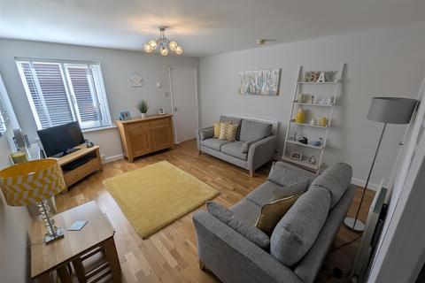 2 bedroom terraced house to rent, Clowbeck Court, Darlington