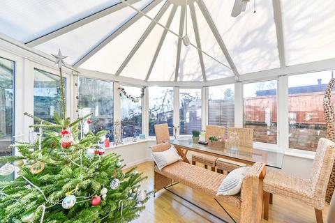 undefined, Audric Close, North Kingston, Kingston upon Thames, KT2