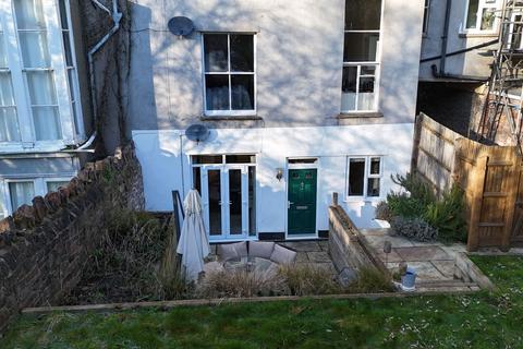 2 bedroom flat for sale, Tyndalls Park Road, Bristol BS8