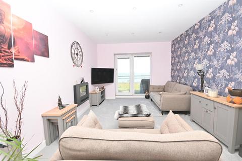 2 bedroom flat for sale, San Diego Way, Eastbourne