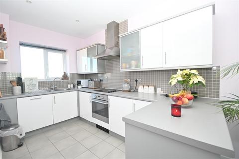 2 bedroom flat for sale, San Diego Way, Eastbourne