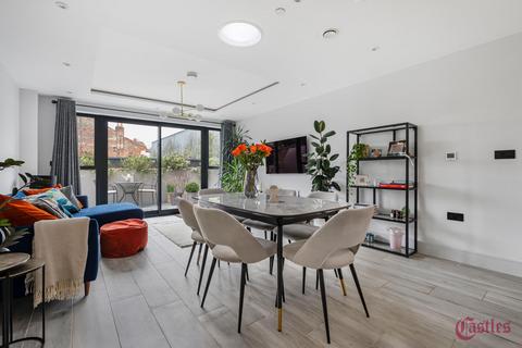 2 bedroom flat for sale, Berkeley House, Crouch End, N8