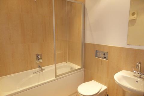 2 bedroom flat to rent, Galleries Court, 12 Kenway Crt, Southend On Sea