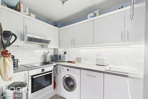 2 bedroom retirement property for sale, Frazer Close, Romford, RM1 2DE