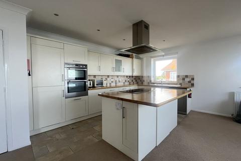 3 bedroom apartment to rent, Marine Parade, Marine Court, CT5