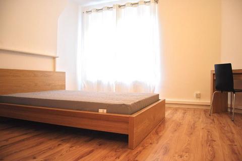 4 bedroom flat to rent, Alverstone House, Kennington Park Road, London, SE11 5TS