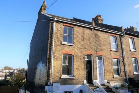 4 bedroom end of terrace house to rent, May Road , Rochester , Kent