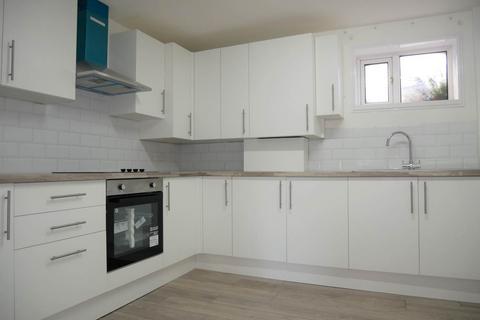 4 bedroom end of terrace house to rent, May Road , Rochester , Kent