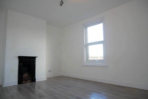 4 bedroom end of terrace house to rent, May Road , Rochester , Kent