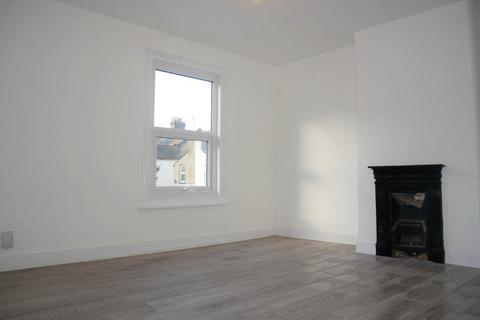 4 bedroom end of terrace house to rent, May Road , Rochester , Kent