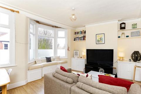 1 bedroom flat to rent, Strathville Road, London SW18