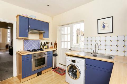 1 bedroom flat to rent, Strathville Road, London SW18