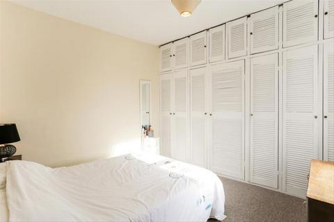 1 bedroom flat to rent, Strathville Road, London SW18