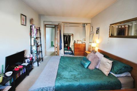2 bedroom apartment to rent, Tonsley Street, London, SW18