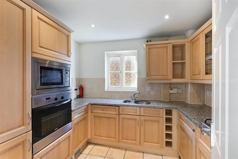 2 bedroom apartment for sale, Wingfield Court, Banstead