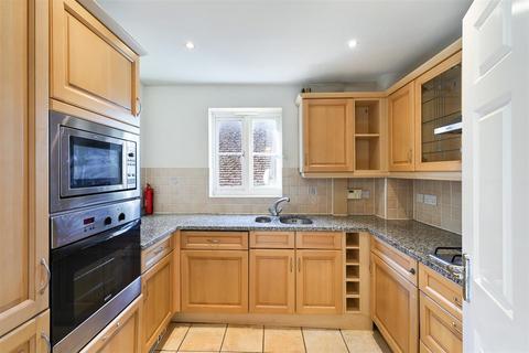 2 bedroom apartment for sale, Wingfield Court, Banstead