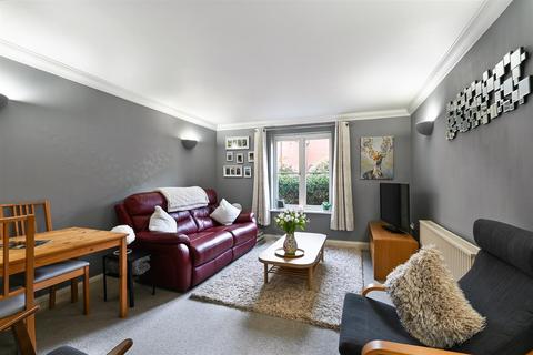 2 bedroom apartment for sale, Wingfield Court, Banstead