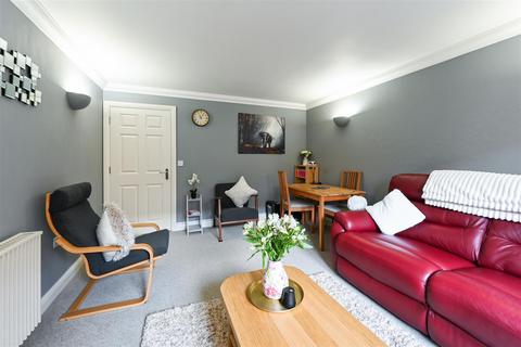 2 bedroom apartment for sale, Wingfield Court, Banstead