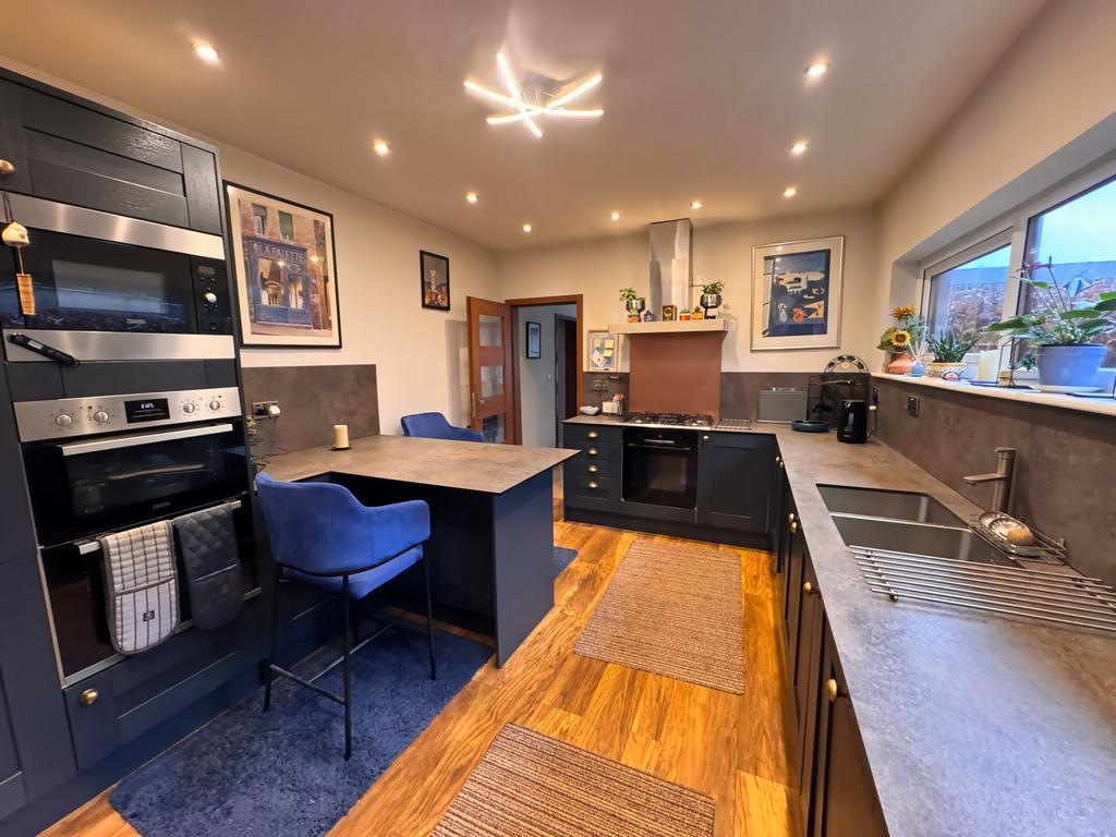 Kitchen 4