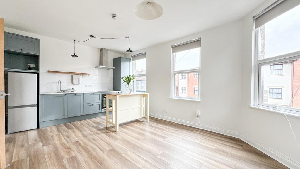 Apartment in Bristol, Bedminster - View 5