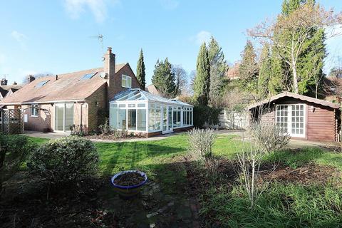undefined, Whitchurch On Thames - walk to shops, restaurants & train station