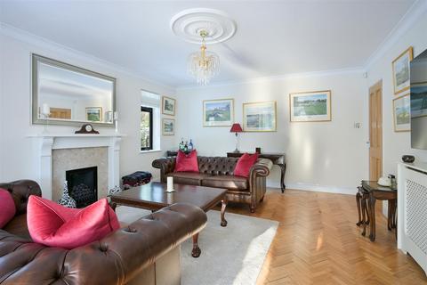4 bedroom detached house for sale, Tadorne Road, Tadworth
