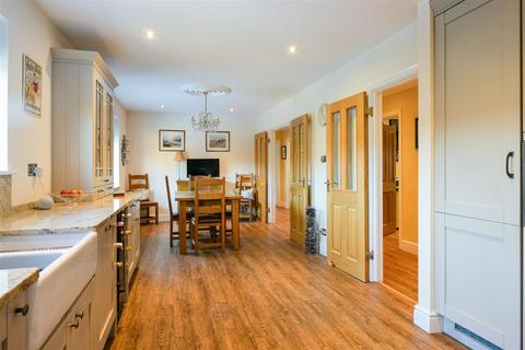 4 bedroom detached house for sale, Tadorne Road, Tadworth