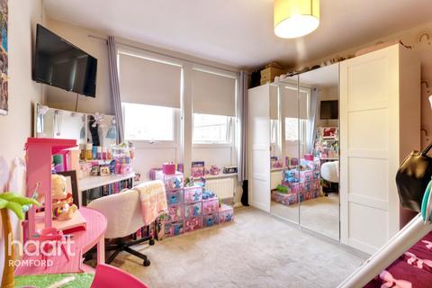 2 bedroom flat for sale, Prospect Place, Romford