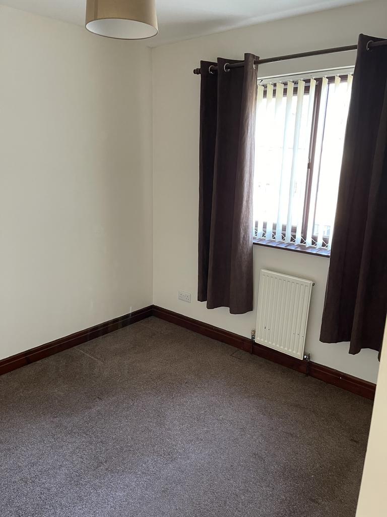 Bedroom 2 (rear)