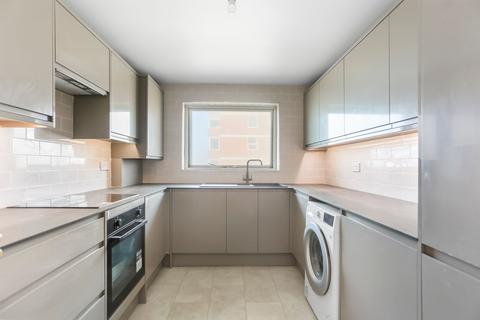 2 bedroom flat to rent, Kingsway, Hove, BN3