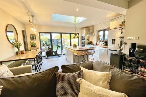 undefined, Edinburgh Avenue, Leigh-on-Sea, Essex, SS9